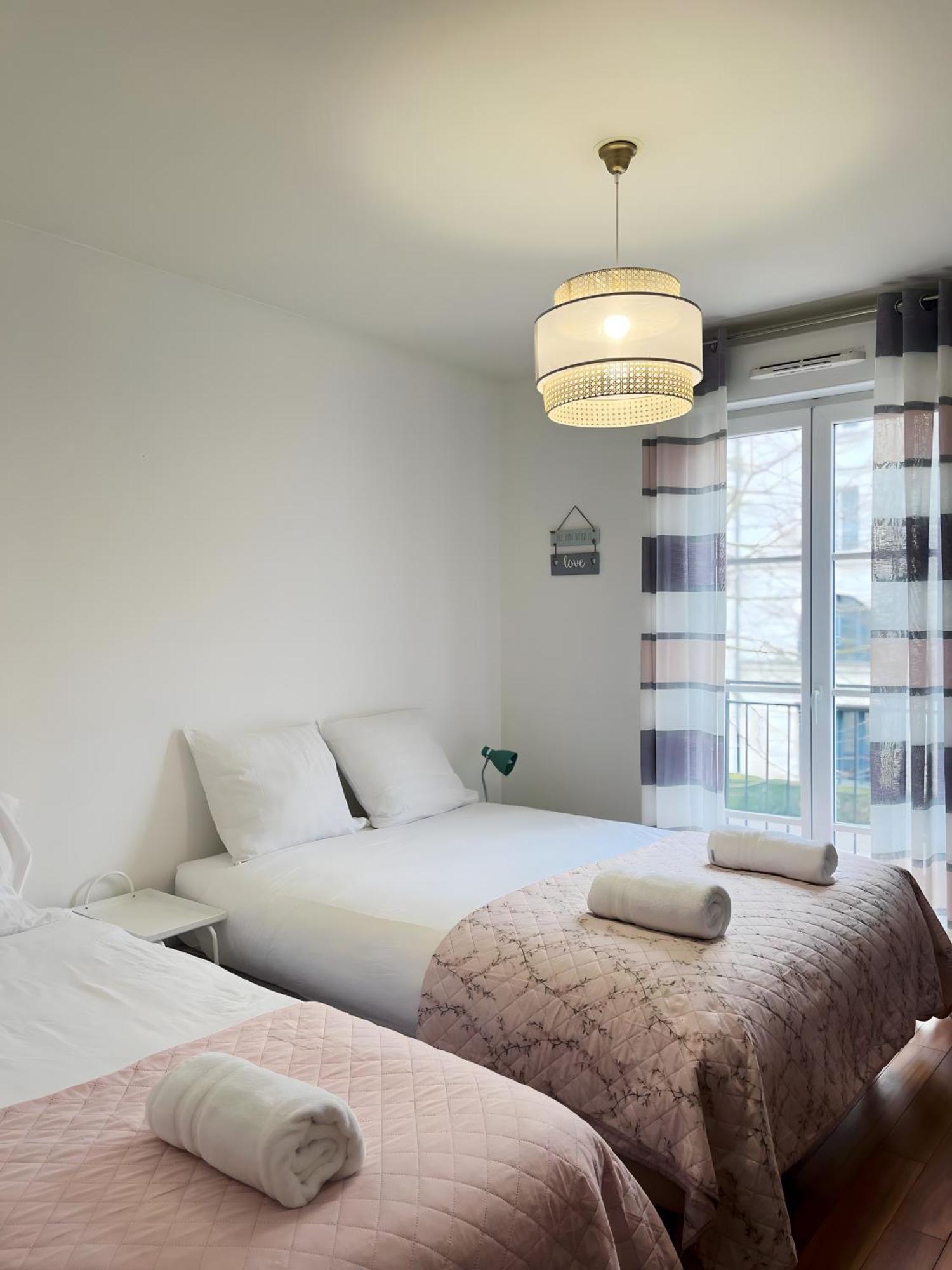 Family Stay - Steps From Disneyland Serris Esterno foto